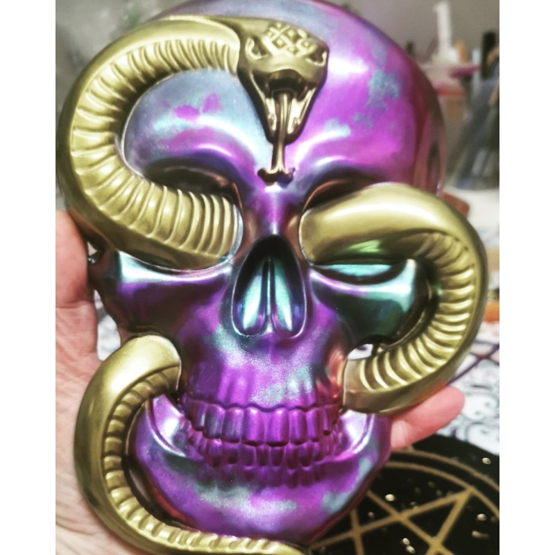 Calavera con serpiente para colgar